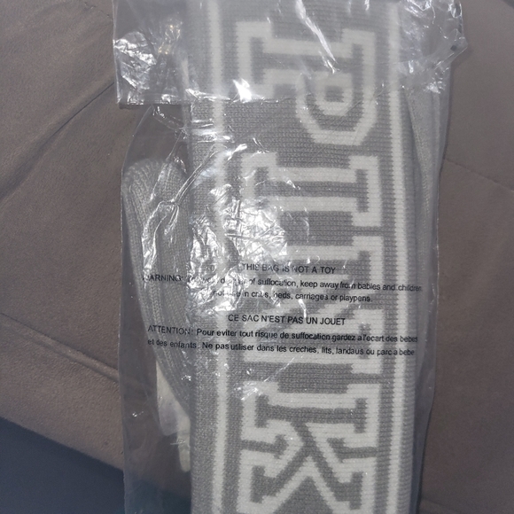 BRAND NEW VS PINK HEADBAND&GLOVES - Picture 1 of 2